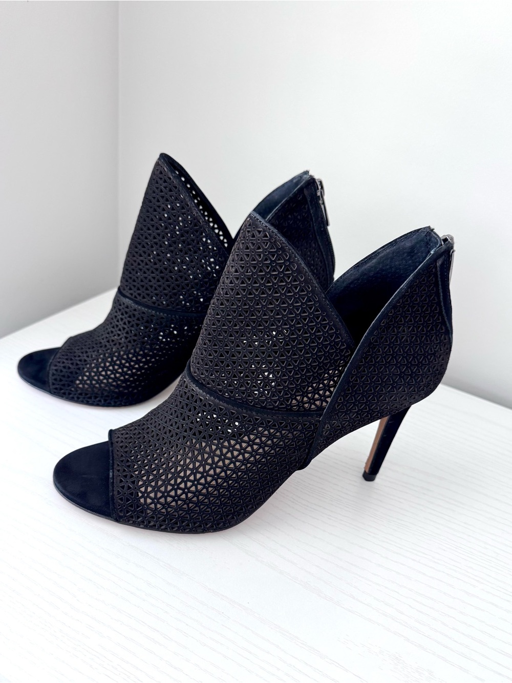 Vince Camuto Black Leather Women's Peep Toe Laser-Cut Stiletto Booties Size 8.5